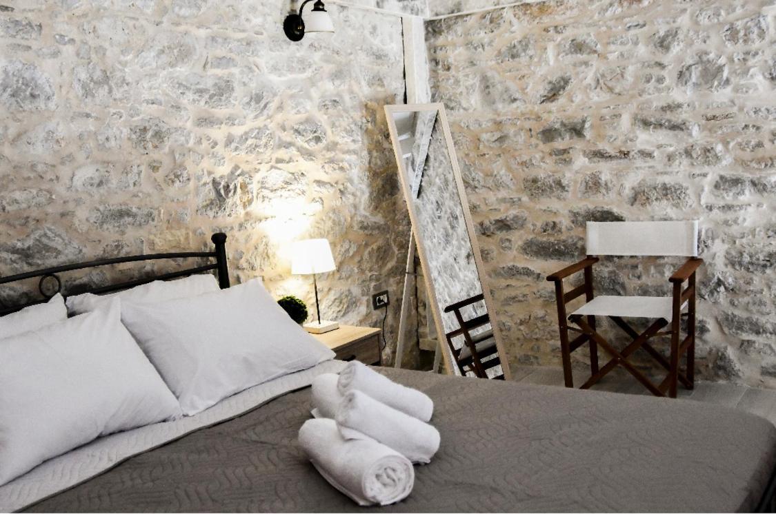 Stone Living Symi Central Apartments Ngoại thất bức ảnh